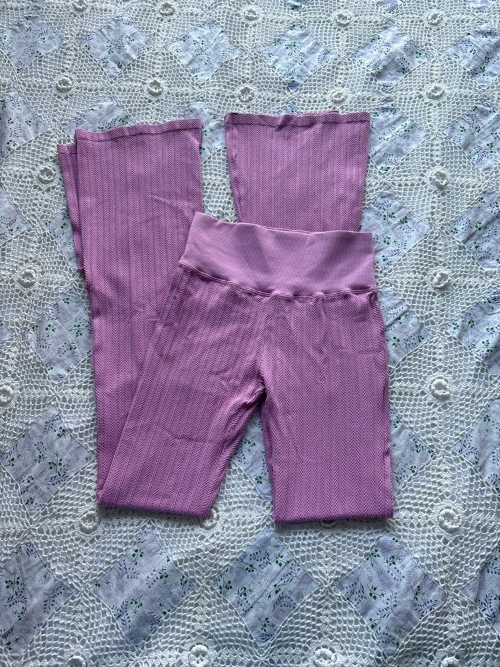 Victoria’s Secret PINK soft seamless cable flare leggings - Picture 2 of 8